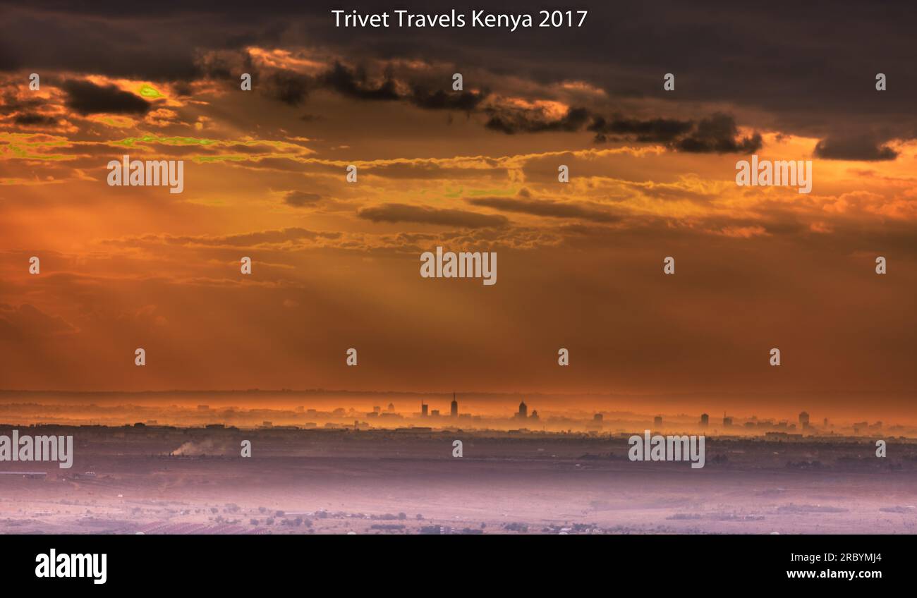 Nairobi è la capitale del Kenya. Oltre al suo nucleo urbano, la città ha il Nairobi National Park, una grande riserva di caccia nota per l'allevamento in via di estinzione Foto Stock