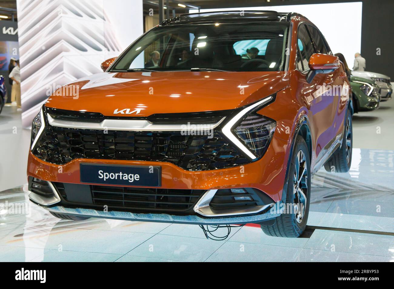 Barcellona, Spagna - 14 maggio 2023: Kia Sportage HEV in mostra all'Automobile Barcelona 2023 di Barcellona, Spagna. Foto Stock