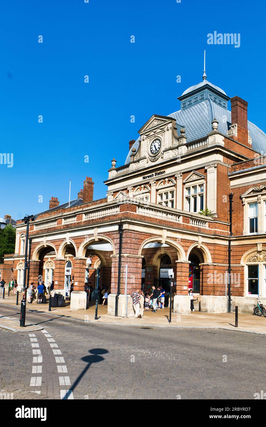 Esterno della stazione ferroviaria di Norwich Thorpe Foto Stock