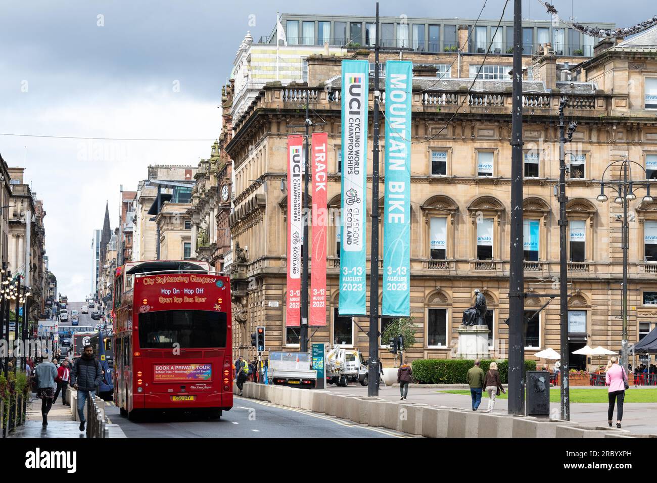 Campionati del mondo di ciclismo UCI 2023 Glasgow Scozia - striscioni a George Square, Glasgow che conducono all'evento Foto Stock