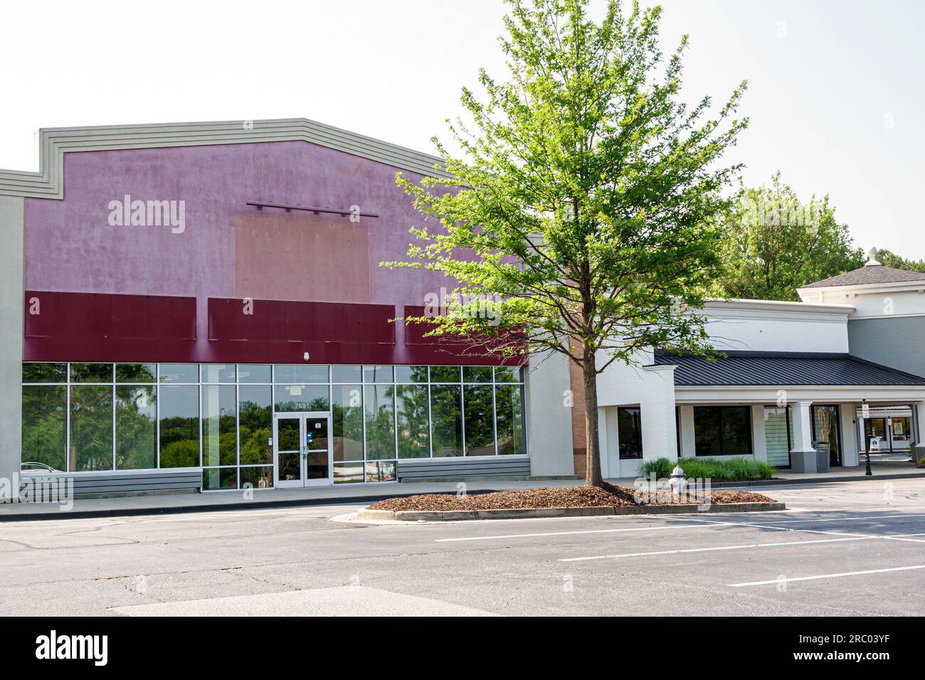 Alpharetta Atlanta Georgia, centro commerciale chiuso, economia vuota non occupata Foto Stock