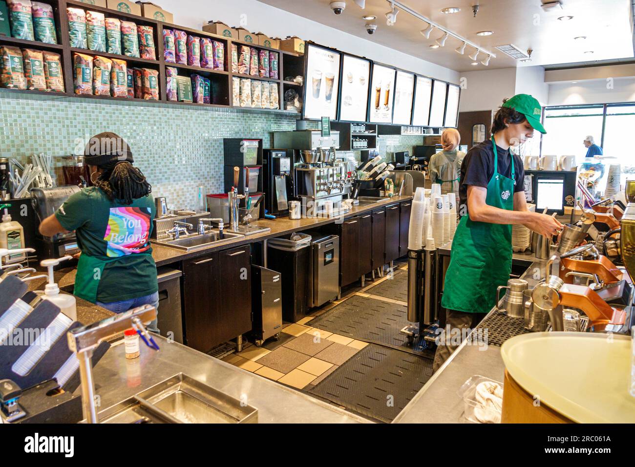 Alpharetta Atlanta Georgia, Starbucks Coffee, interni interni interni, bancone baristi lavoratori Foto Stock