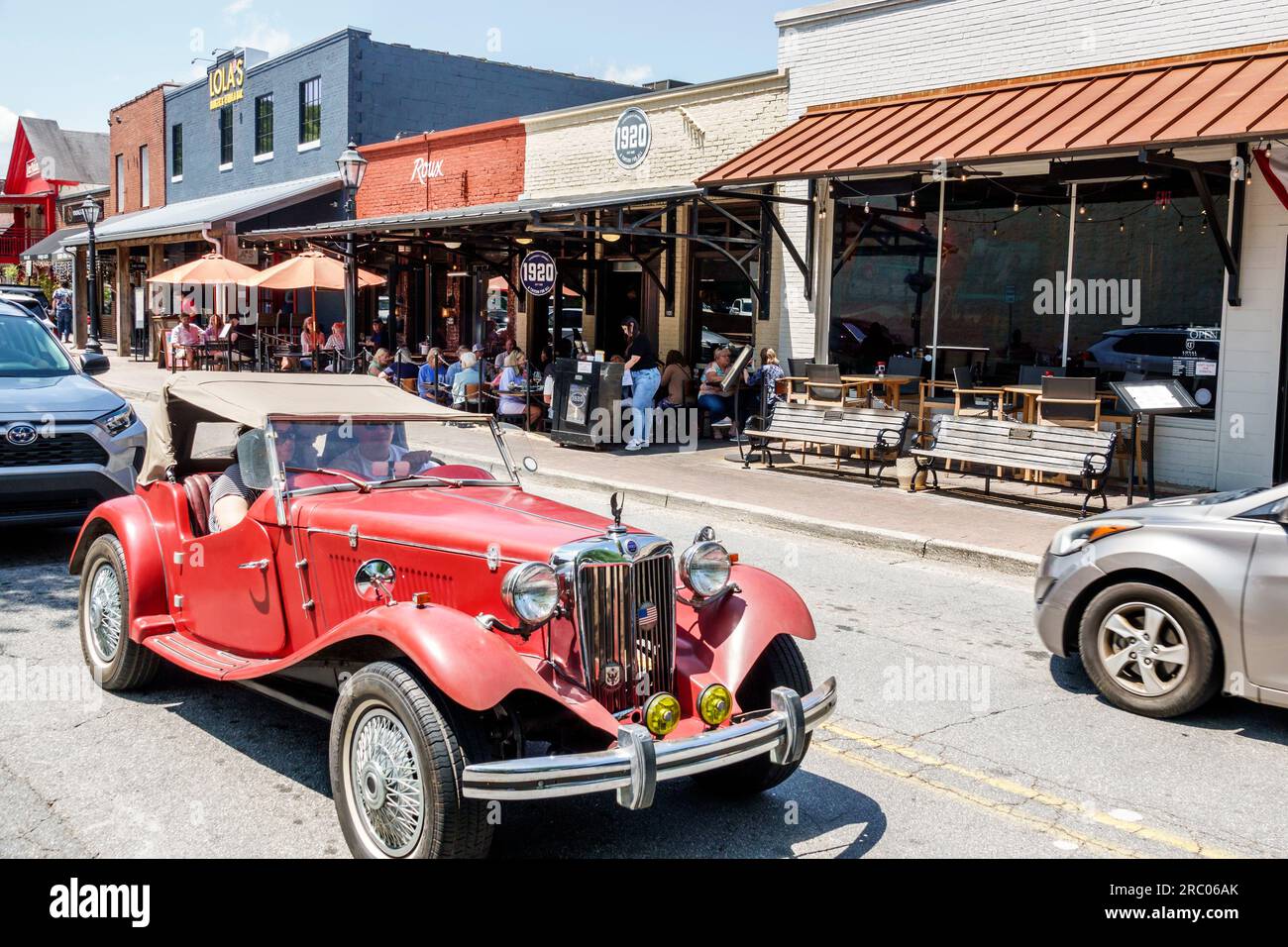 Roswell Atlanta Georgia, Canton Street, ristoranti, ristoranti, ristoranti e ristoranti, caffetteria informale, bistrot, business, MG TD 1952 replica roadster, affreschi all'aperto Foto Stock