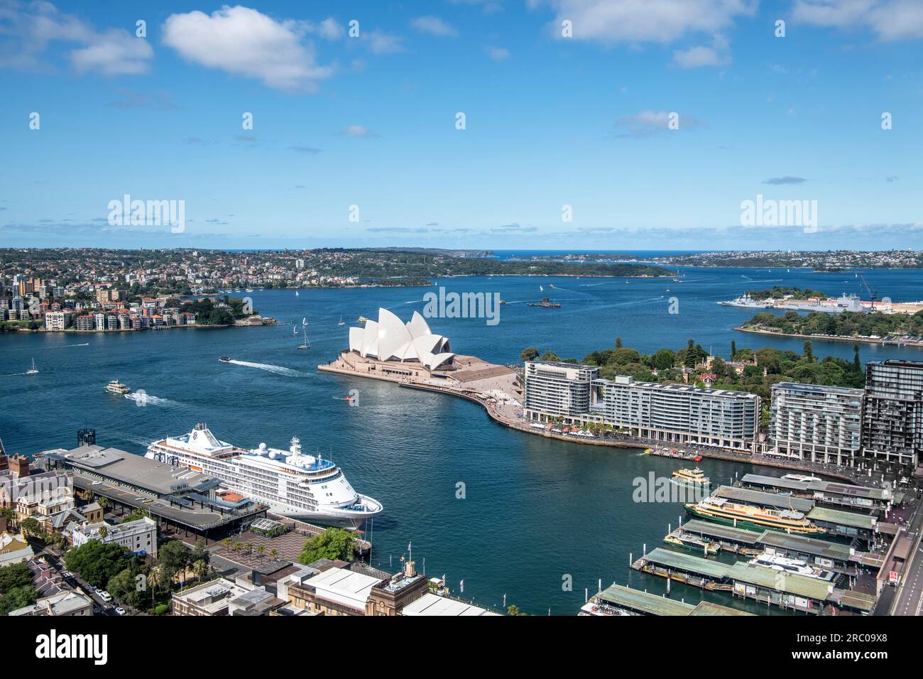 Vista aerea del porto di Sydney con Circular Quay e l'Opera House in primo piano Australia 2 Foto Stock