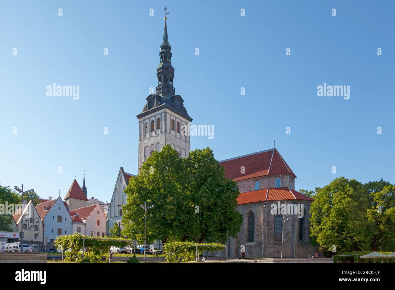 Tallinn, Estonia - 15 giugno 2019: Il St La chiesa di Nicola (in estone: Niguliste kirik, in tedesco: Nikolaikirche) è un'antica chiesa medievale in cui si trovava Foto Stock