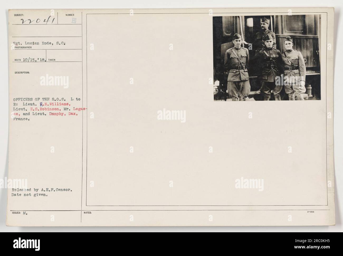 Il sergente Lucien Rode fotografò un gruppo di ufficiali dell'unità del 8.0.8 a Dax, in Francia, durante la prima guerra mondiale Gli agenti, elencati da sinistra a destra, sono Lieut. R.N. Williams, Lieut. E.S. Robinson, il signor Legas-ee e Lieut. Danphy. La data della foto è sconosciuta. Foto rilasciata da A.E.P. Censor. Foto Stock
