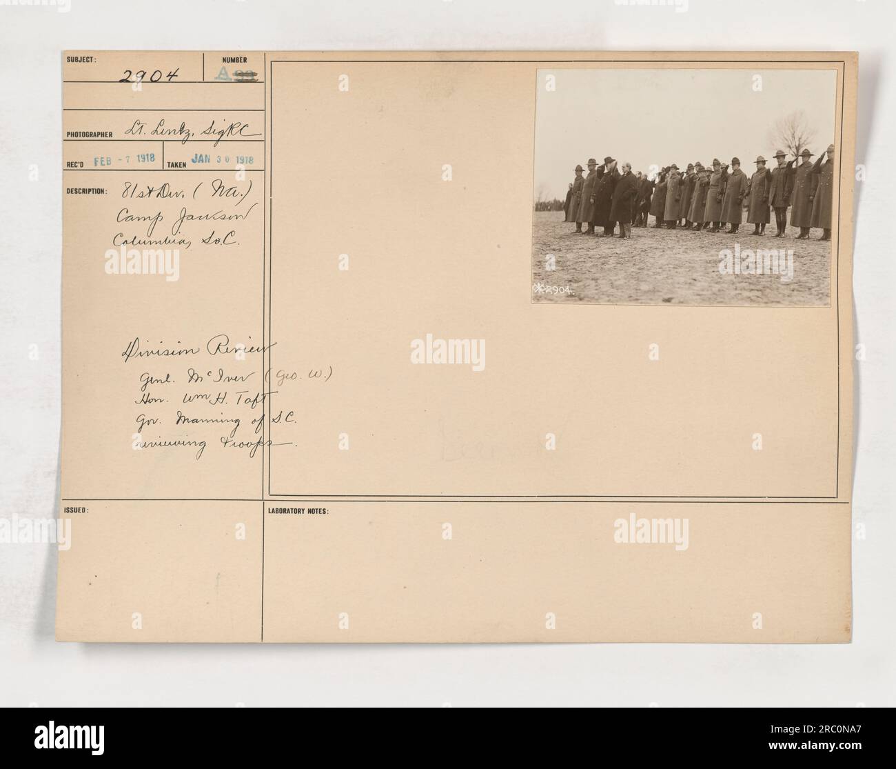 81st Division (National Army) a Camp Jackson in Columbia, Carolina del Sud. La fotografia mostra il generale Geo. W. McIver, l'onorevole William H. Taft e il governatore Manning della Carolina del Sud riesaminarono le truppe durante una revisione della divisione. Datato 3 gennaio 1918 e ricevuto il 7 febbraio 1918. Foto Stock