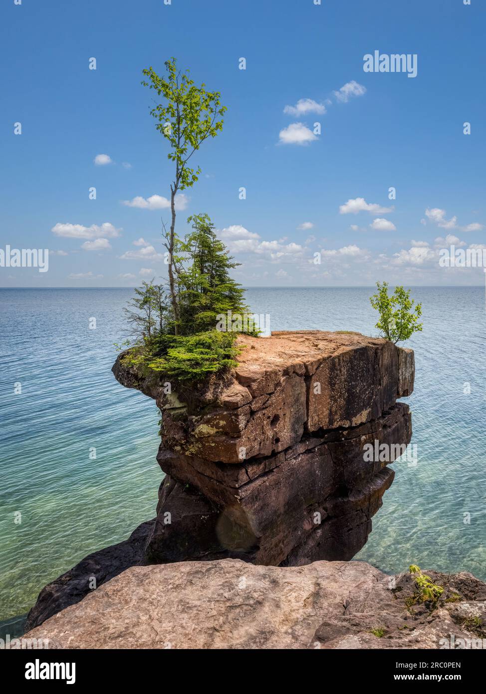 Costa rocciosa del lago Superior nel Big Bay State Park a la Pointe, sull'isola Madeline nell'Apostle Islands National Lakeshore nel Wisconsin USA Foto Stock