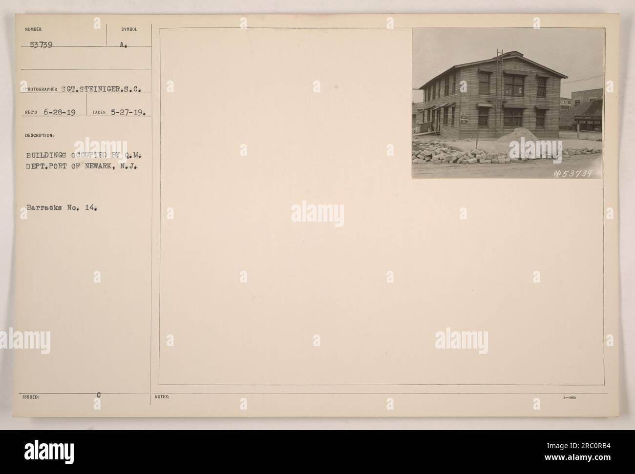 La caserma n. 14, situata nel porto di Newark, N.J., era occupata dal Quartermaster (Q.M.) Dipartimento durante la prima guerra mondiale La fotografia, scattata il 27 maggio 1919 dal sergente Steiniger del Signal Corps, mostra gli edifici destinati all'uso del Dipartimento. L'immagine è etichettata con il numero di identificazione 53739. Foto Stock