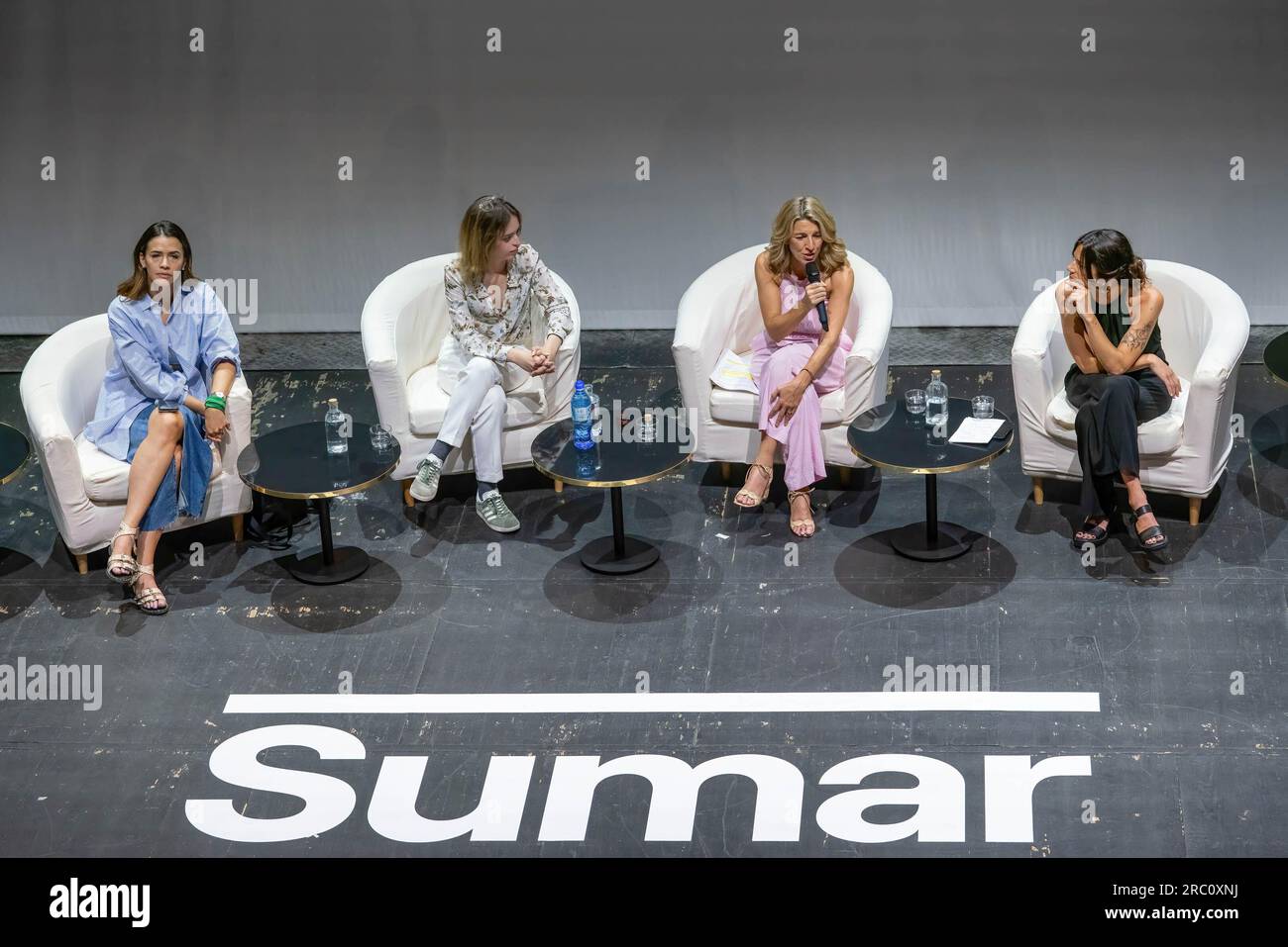 Candidata di Sumar alla presidenza del governo spagnolo, secondo vicepresidente e ministro del lavoro e dell'economia sociale, Yolanda Diaz partecipa a un evento femminista "femminismo per Sumar", presso il Teatro Pavon di Madrid. Foto Stock