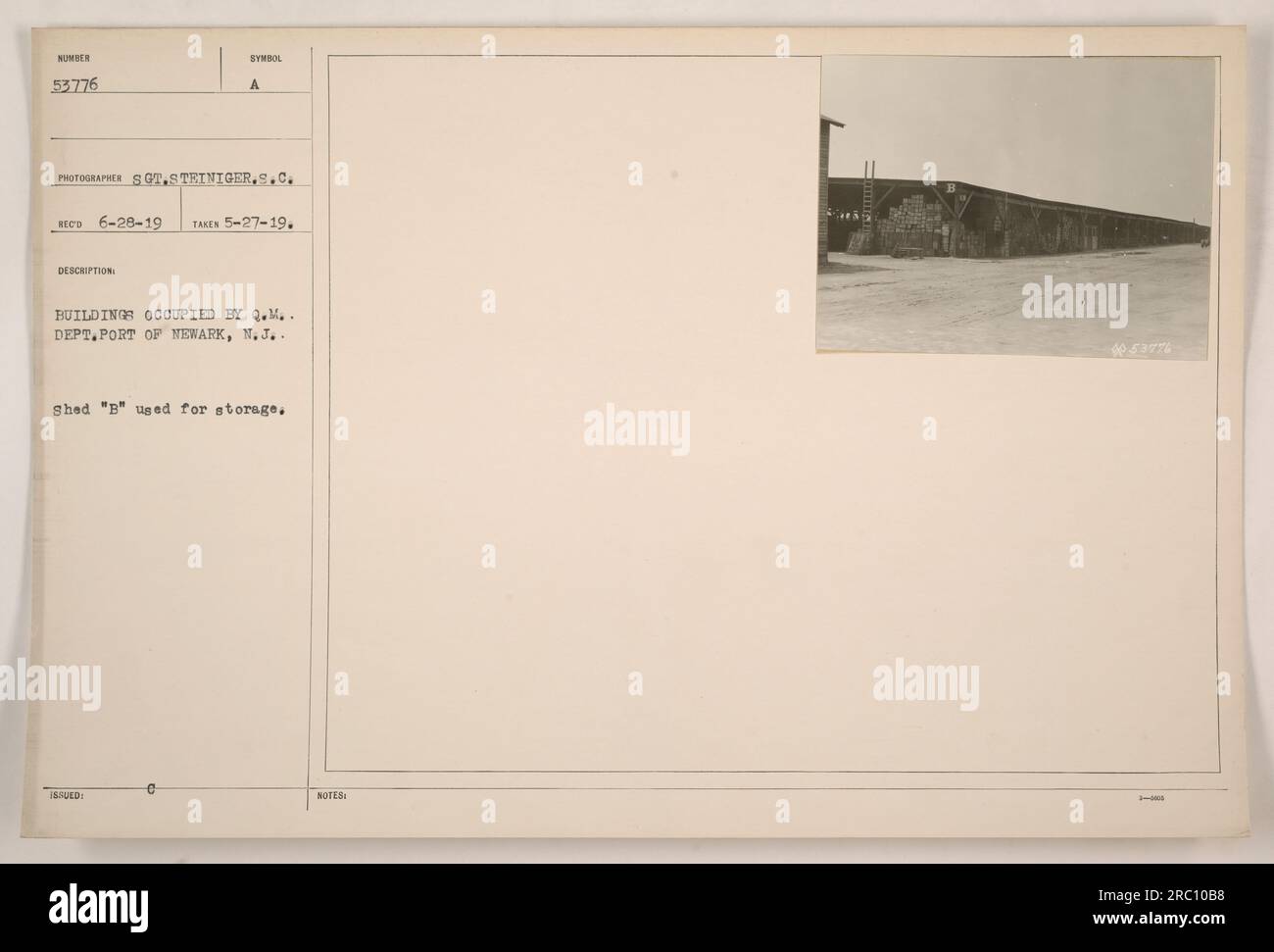 Edifici utilizzati dal Quartermaster Department nel porto di Newark, New Jersey. Il capannone "B" è destinato alla conservazione. Questa foto è stata scattata il 27 maggio 1919 dal sergente Steiniger. Il riferimento simbolico è RECO 6-28-19. Foto Stock