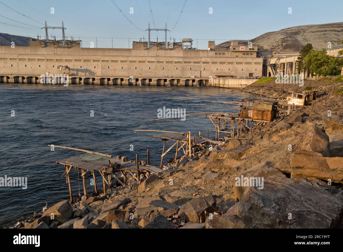 Piattaforme di pesca native Tribal, nativi americani, John Day Lock & Dam, Oregon. Foto Stock