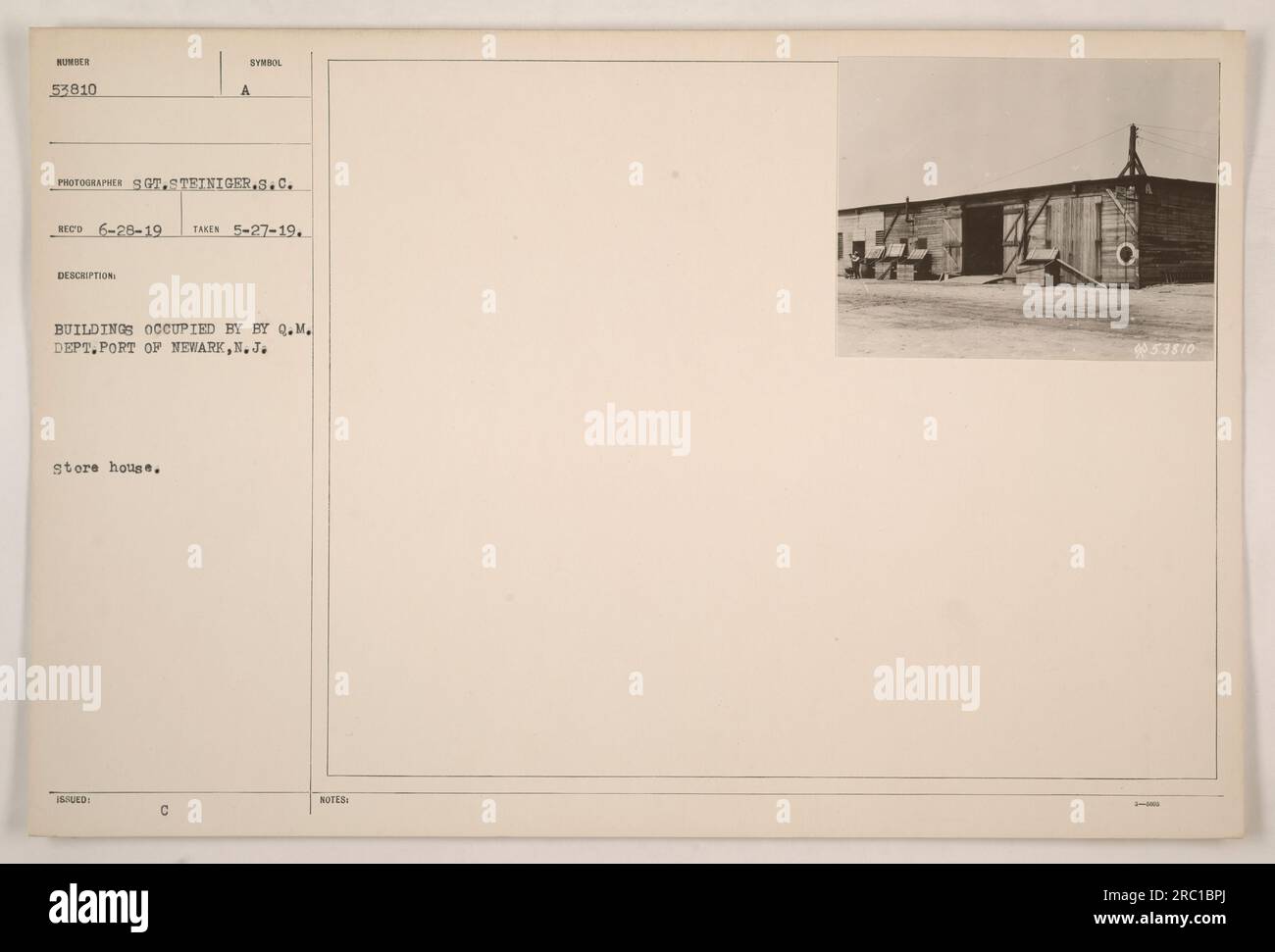 Edifici occupati dal Q.M. Dipartimento al porto di Newark, New Jersey. In questa fotografia è illustrato il magazzino specifico, denominato SUMBER 53810. Presa il 27 maggio 1919 dal sergente Steiniger degli Stati Uniti Corpo dei segnali. Questa immagine è stata descritta e registrata il 28 giugno 1919. Foto Stock