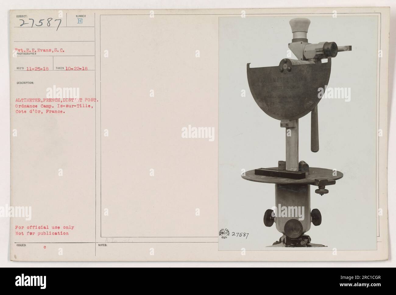 Privato E.E. Evans della Carolina del Sud è raffigurato con un altimetro francese. La foto è stata scattata il 22 ottobre 1918 al campo d'Ordnance di Is-sur-Tille, Cote d'Or, Francia. L'immagine è etichettata come "numero B - altimetro, francese, Distant Post". Questa fotografia è classificata esclusivamente per uso ufficiale e non deve essere pubblicata. Foto Stock