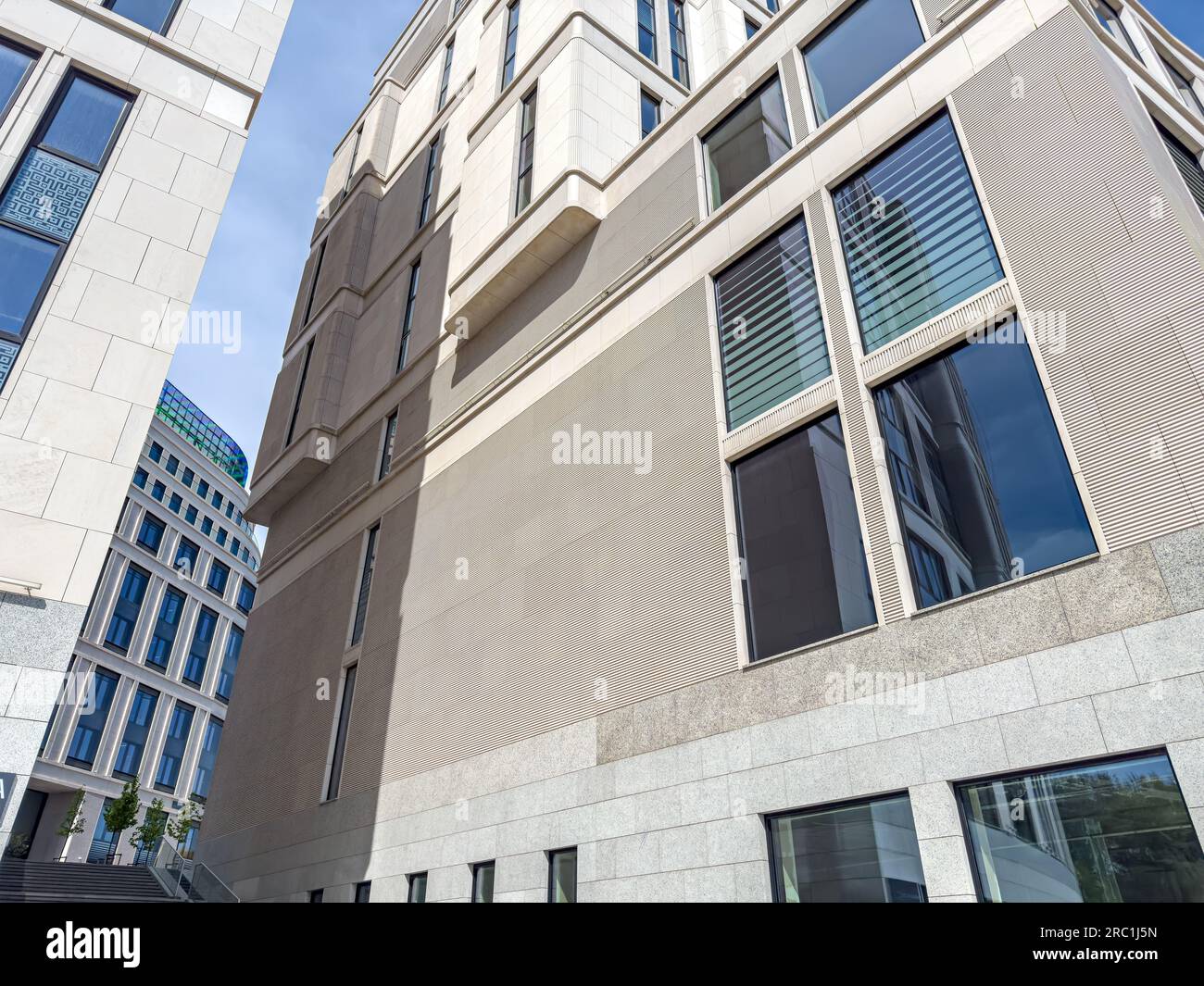 moderna facciata di un edificio d'affari. frammento di architettura contemporanea. Foto Stock