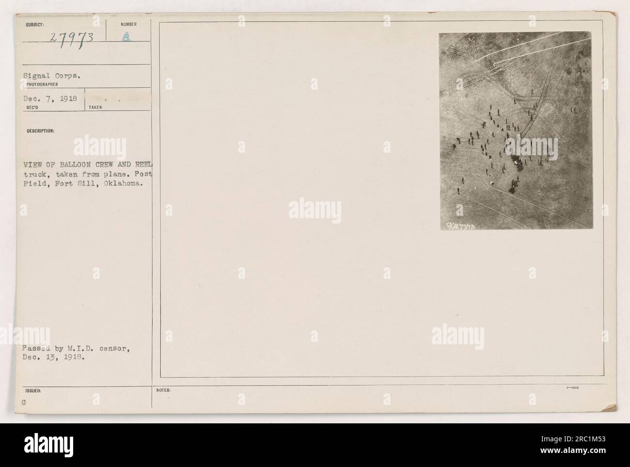 "Fotografia scattata il 7 dicembre 1918 a Post Field, Fort S111, Oklahoma, visualizzazione di un equipaggio di mongolfiere e di un mulino visto da un aereo. Questa immagine fa parte delle fotografie del Signal Corps delle attività militari americane durante la prima guerra mondiale." Foto Stock