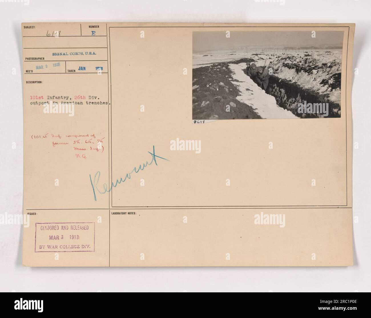 101st Infantry, 26th Division di stanza in trincee americane. La foto è stata scattata nel gennaio 1918. Il 101st Infantry era precedentemente noto come 5th Massachusetts Infantry, National Guard. Questa fotografia è stata ricevuta e classificata dal Signal Corps, U.S.A. l'8 marzo 1915, e pubblicata dal War College Division Laboratory il 3 marzo 1913. Foto Stock