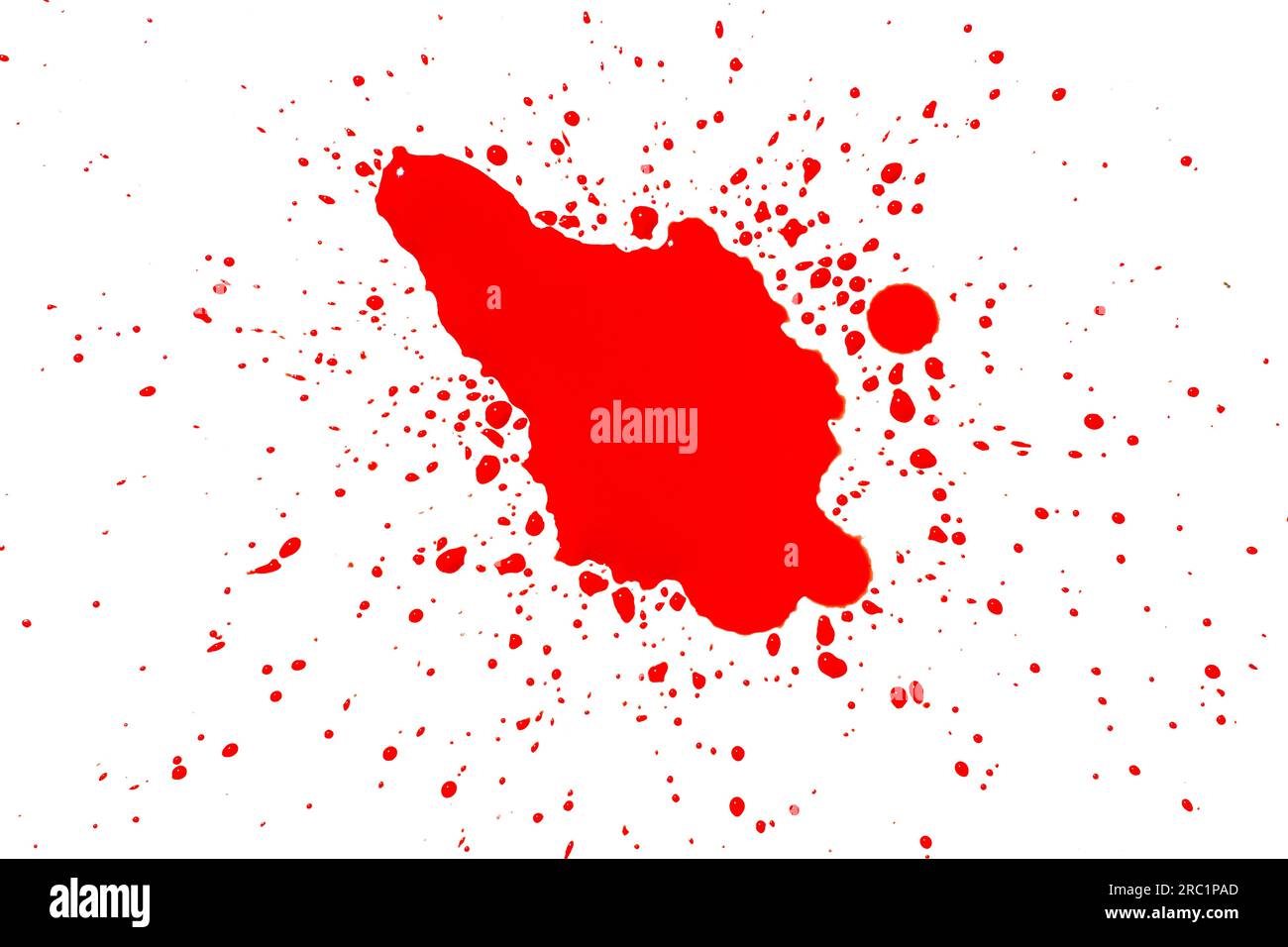 Gocce di sangue isolate su sfondo bianco Foto Stock
