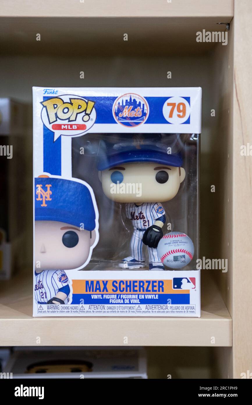 Una statuetta Funko Pop del pitching star della MLB Max Scherzer. In vendita a Newbury Comics, un negozio nel centro commerciale Danbury Fair nel Connecticut. Foto Stock