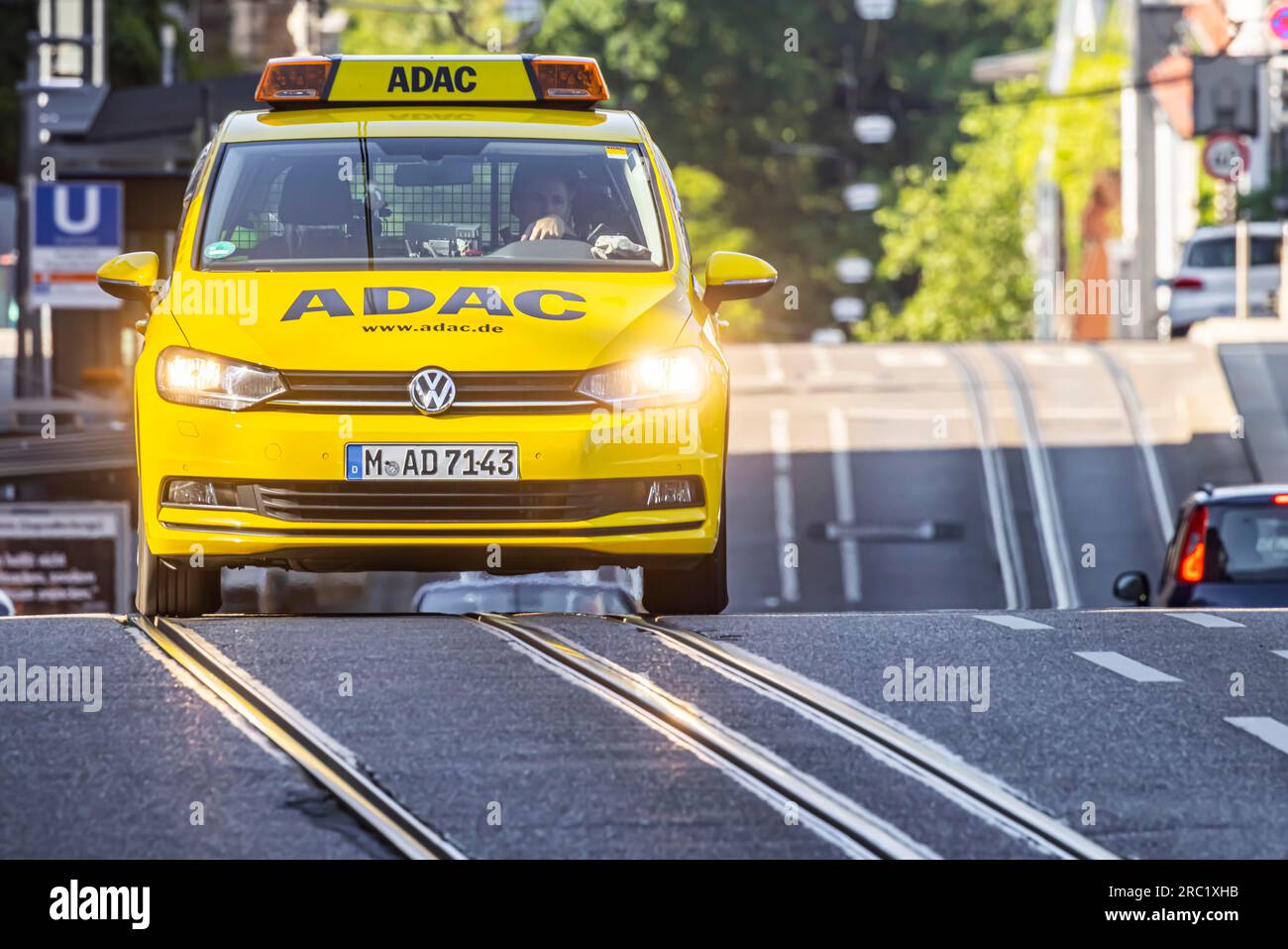 Veicolo di soccorso ADAC su strada a Stoccarda, Baden-Wuerttemberg, Germania Foto Stock