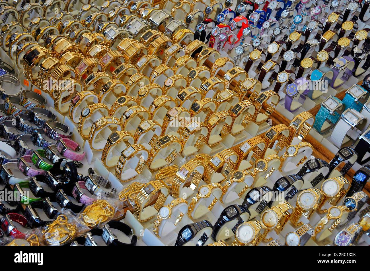 Orologi da polso, mercato settimanale, Altea, Costa Blanca, Spagna Foto Stock