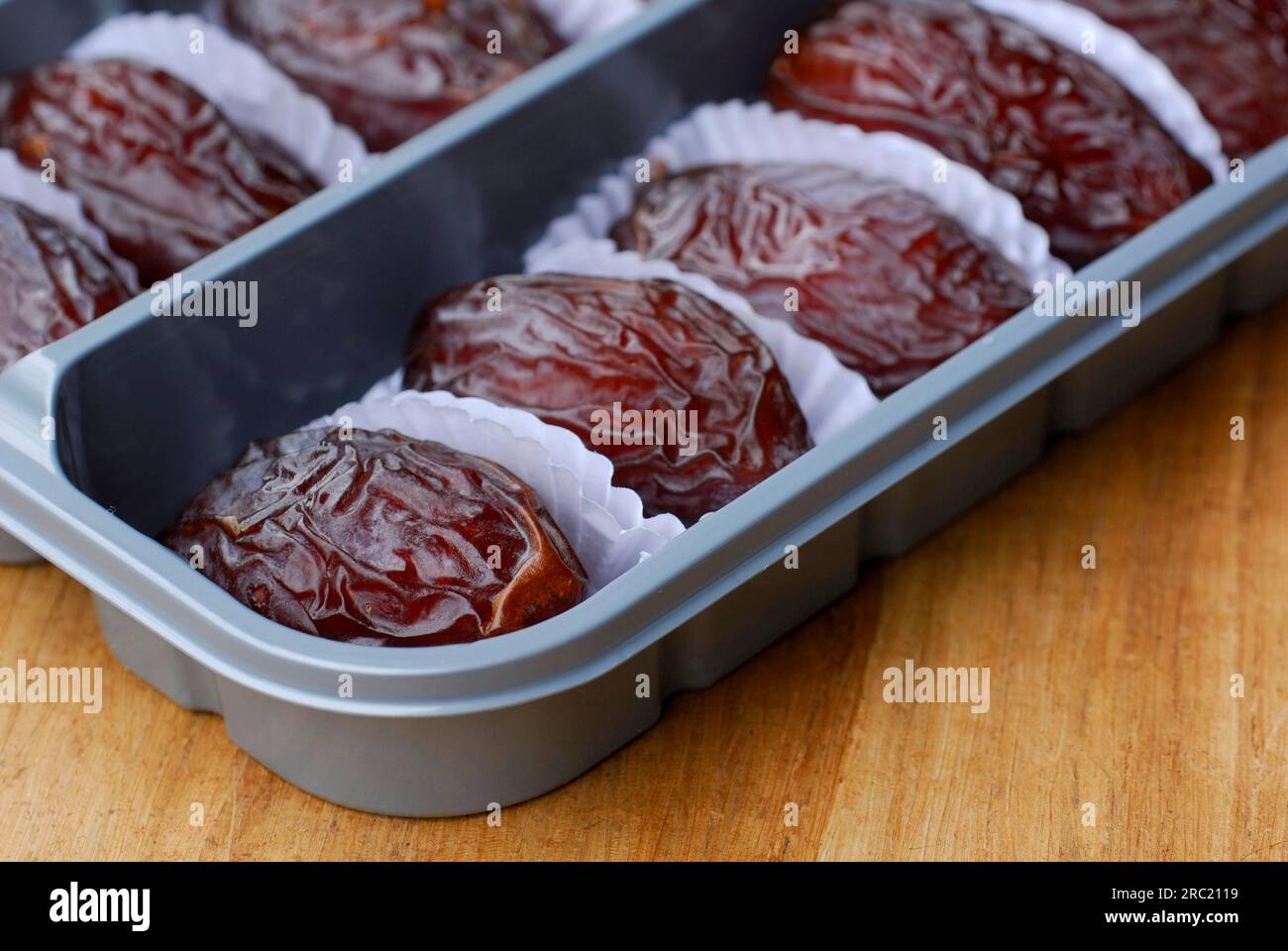 Datteri essiccati negli imballaggi (Phoenix dactylifera), frutta secca, frutta secca Foto Stock