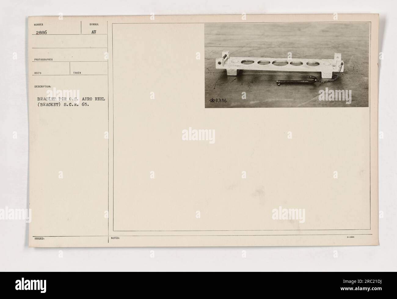 Staffa per C.S.. Aero Reel (staffa) S.C.R. 65. Questa fotografia, numerata 111-SC-2886, è stata scattata da un fotografo sconosciuto durante la prima guerra mondiale. La staffa è progettata per l'uso con la Afro Reel, comunemente usato dall'esercito americano. Ulteriori note indicano che è stato emesso con il simbolo "AU" e ha il numero di riferimento 2336. Foto Stock