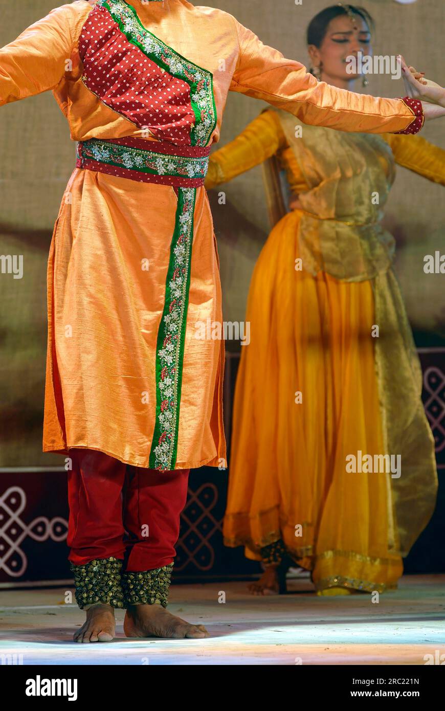 Ballo di Kathak nel festival di Natiyanjali nel tempio di Perur, Tamil Nadu, India Foto Stock