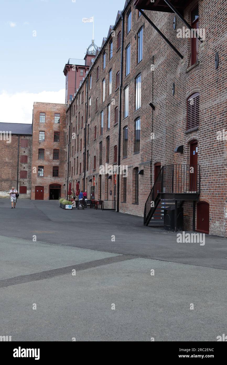 Elevazione esterna del recente restauro di Shrewsbury Flaxmill Maltings. L'edificio è stato il primo edificio al mondo con struttura in ferro. Foto Stock