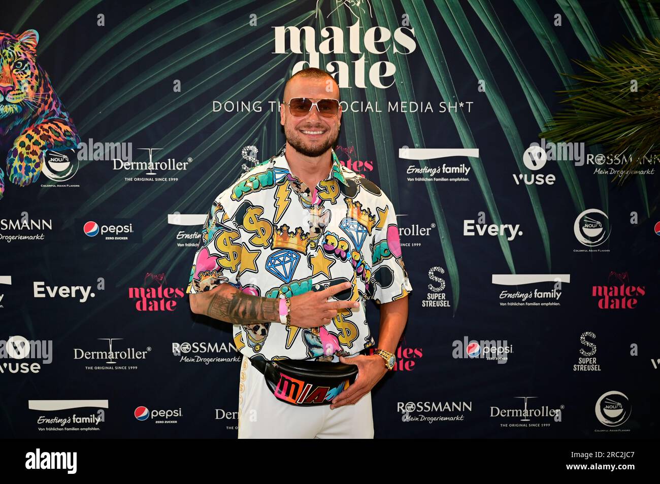 Eric Sindermann beim Mates Date Influencer Event auf der Berlin Fashion Week Primavera/Estate 2024 a der Berliner Freiheit. Berlino, 11.07.2023 Foto Stock