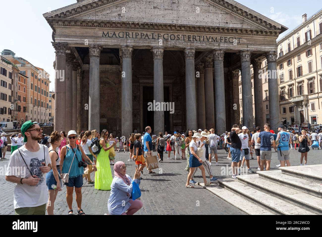 Roma, Pantheon, turisti, estate, gente , via , strade, turismo , soleggiato , estate , Turisti di Roma Foto Stock
