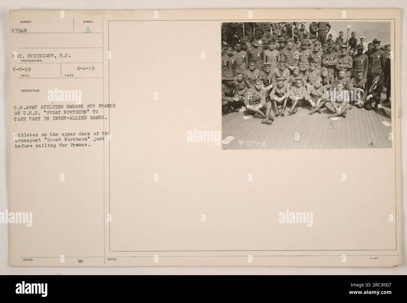 STATI UNITI Atleti dell'esercito sul ponte superiore del "Great Northern" degli Stati Uniti prima di partire per la Francia per partecipare ai Giochi Inter-Allied. Foto scattata dal sergente Steiniger il 6 giugno 1919. La foto è stata scattata il 4 giugno 1919 ed è stata emessa con il simbolo 53948. Foto Stock