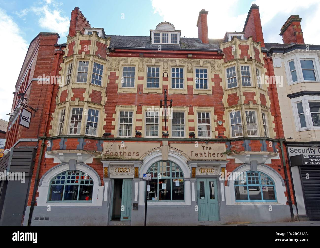 The Feathers Public House 1900, 94 Bridge St, Warrington, Cheshire, Inghilterra, REGNO UNITO, WA1 2RF Foto Stock