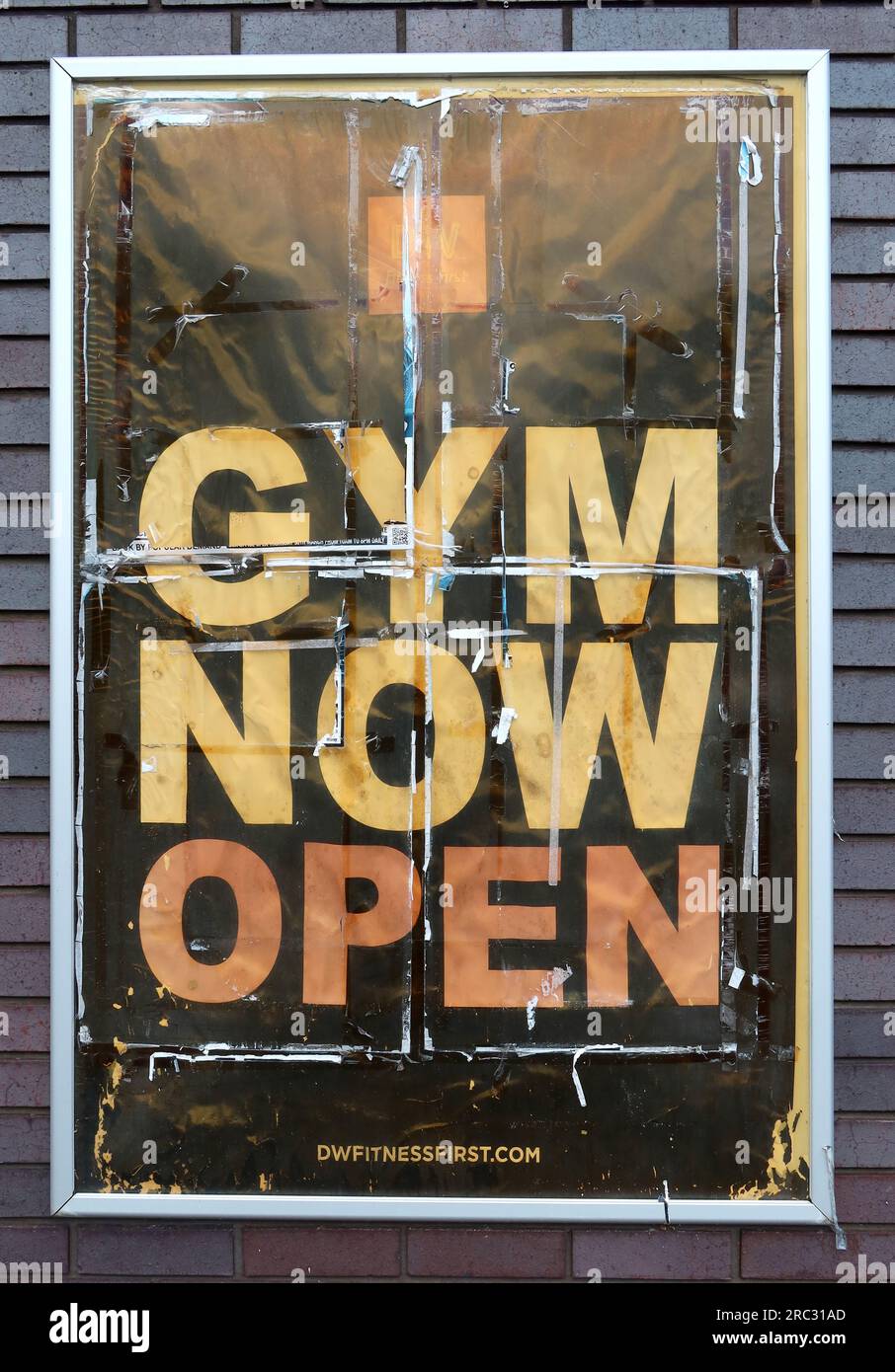 Segnale derelict DWFitness presso Old DW fitness club, 2 Bank St, Warrington, Cheshire, Inghilterra, UK, WA1 2AS - palestra ora aperta Foto Stock