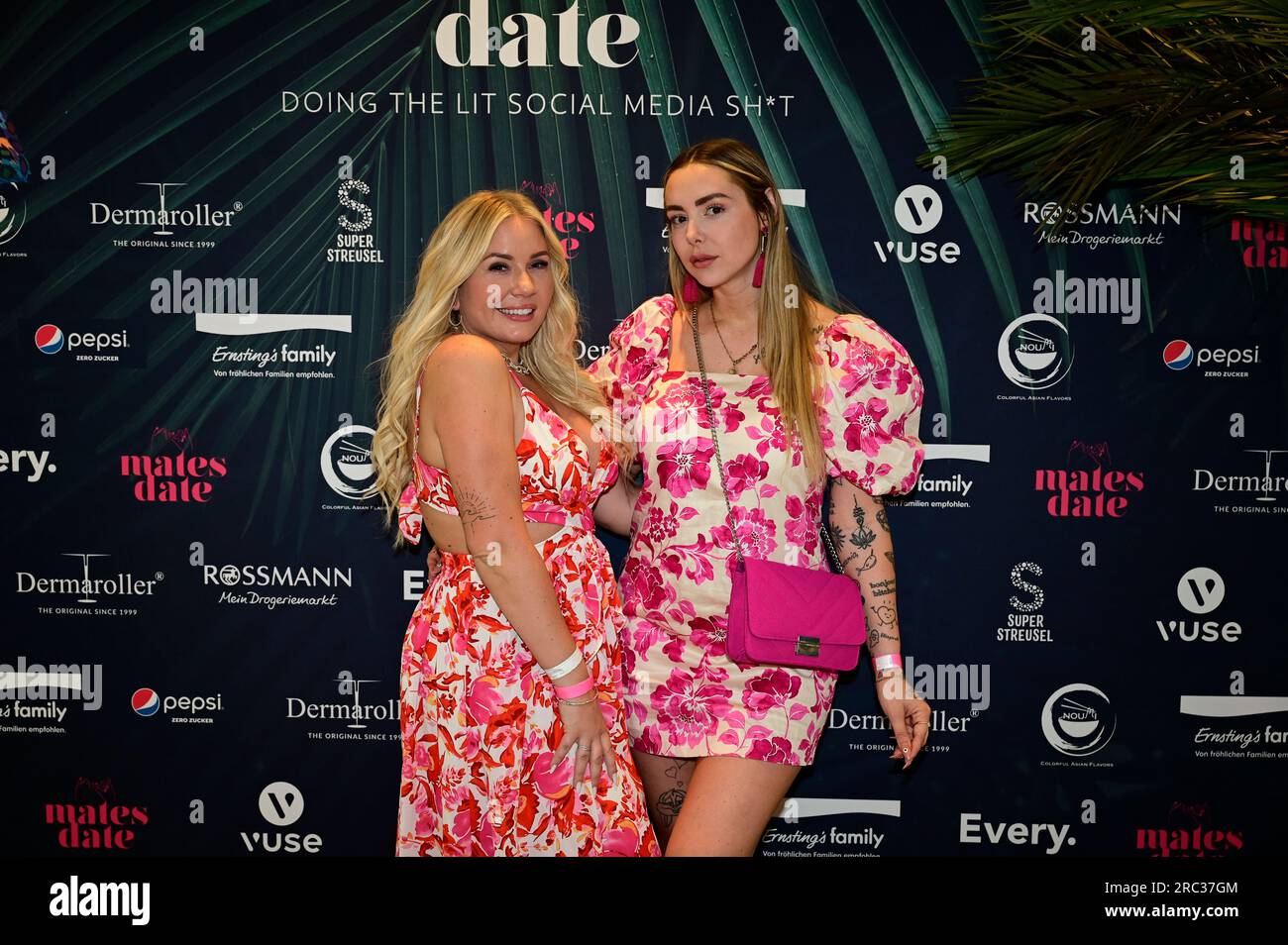 Marlisa Rudzio alias Mrs. Marlisa und und Elli Loretta beim Mates Date Influencer Event auf der Berlin Fashion Week Primavera/Estate 2024 a der Berliner Foto Stock