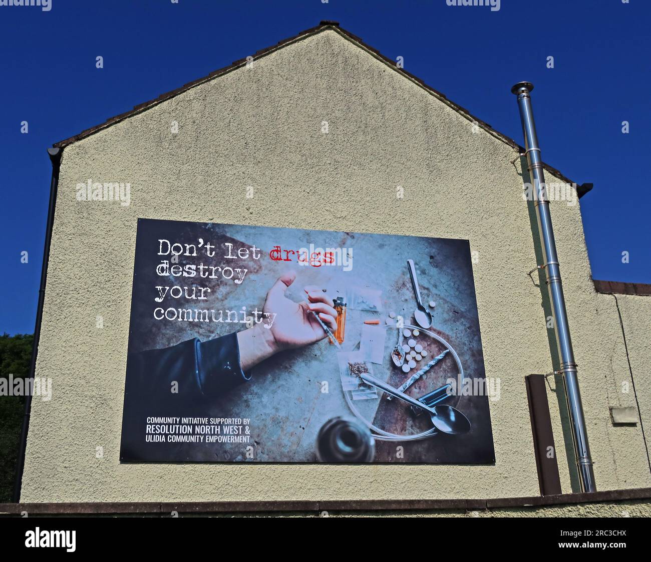 Non lasciate che la droga distrugga il murale della vostra comunità - iniziativa sostenuta da Resolution North West, Ulidia community empowerment - Bushmills, NI, Regno Unito Foto Stock