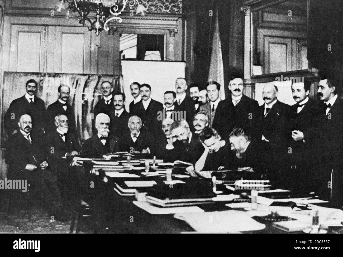 Science, Physics, First Solvay Conference, subject: Theory of radiation and the quanta, ADDITIONAL-RIGHTS-CLEARANCE-INFO-NOT-AVAILABLE Foto Stock