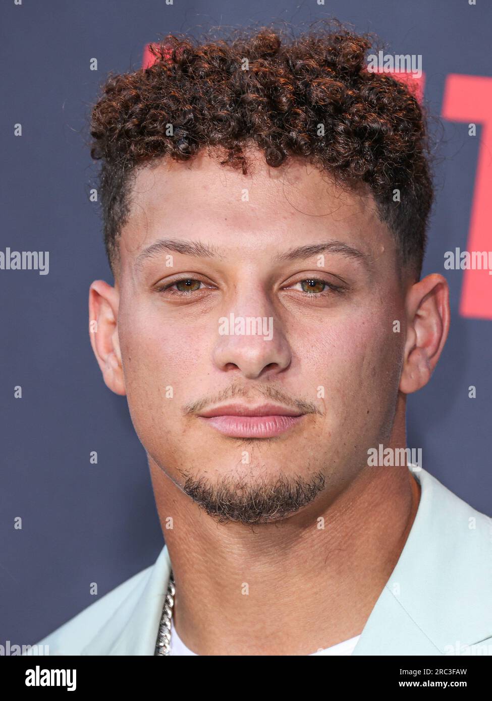 HOLLYWOOD, LOS ANGELES, CALIFORNIA, USA - 11 LUGLIO: Il quarterback di football americano per i Kansas City Chiefs della National Football League Patrick Mahomes arriva alla Los Angeles Premiere della prima stagione di "quarterback" di Netflix, tenutasi al Netflix Tudum Theater l'11 luglio 2023 a Hollywood, Los Angeles, California, Stati Uniti. (Foto di Xavier Collin/Image Press Agency) Foto Stock