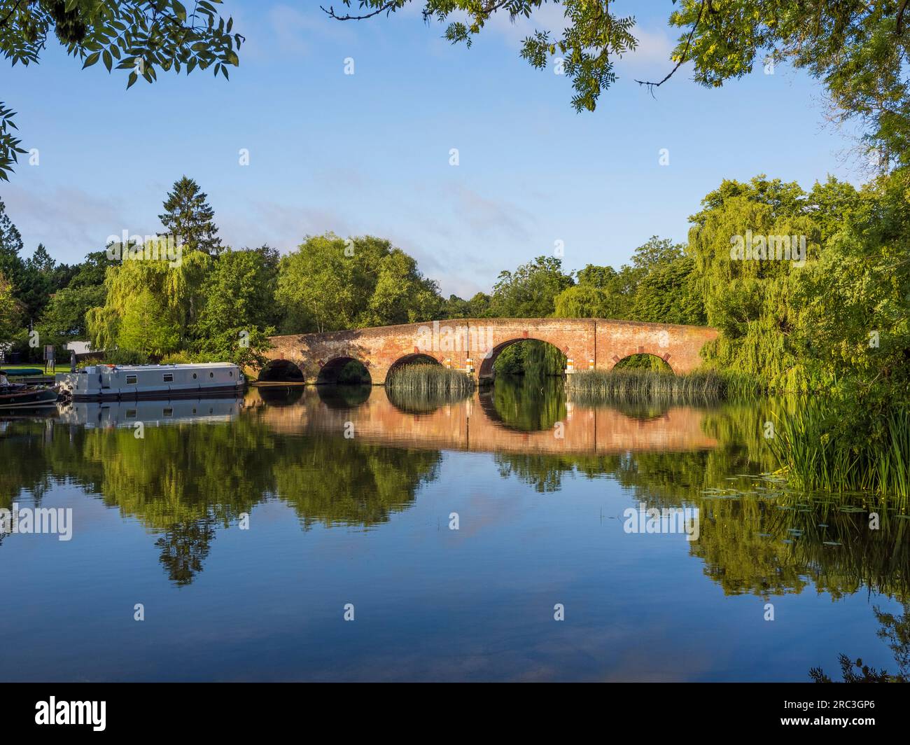 Sonning Bridge and Landscape, River Tames, Berkshire, Inghilterra, Regno Unito, GB. Foto Stock