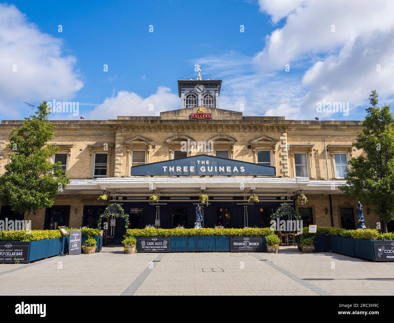 The Three Guineas, Victorian Pub, Reading Railway Station, Reading, Berkshire, Inghilterra, Regno Unito, Regno Unito. Foto Stock