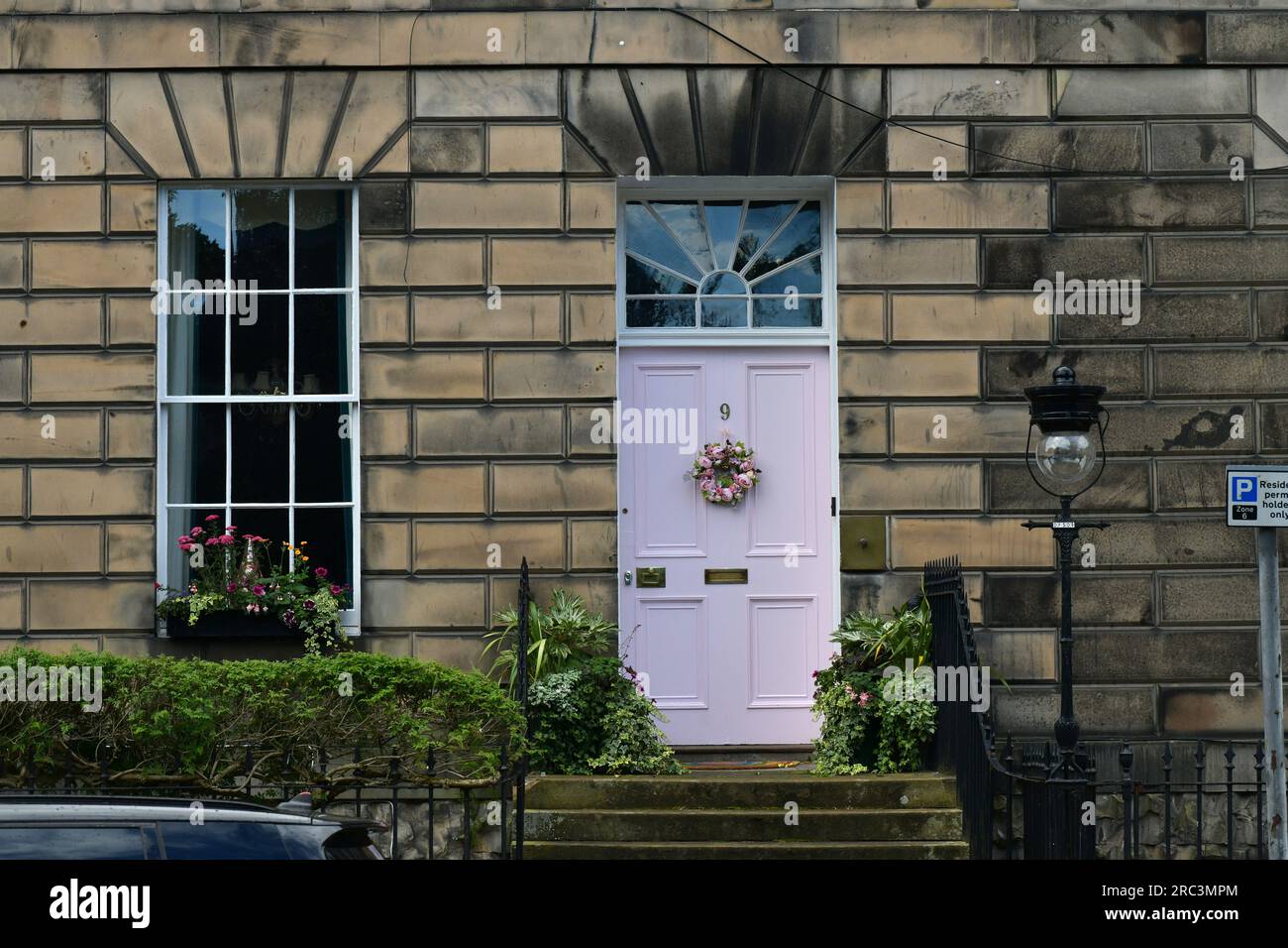 Edimburgo Scozia, Regno Unito, 12 luglio 2023. La porta d'ingresso della città nuova, che si trova di fronte a un'indagine del consiglio per vedere se soddisfa le regole del colore. credit sst/alamy live news Foto Stock