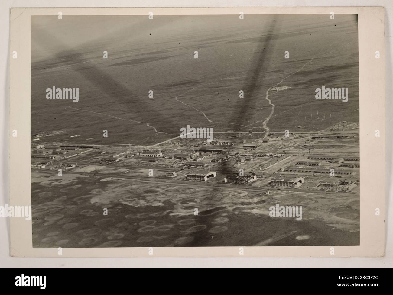Vista aerea del Gerstner Field a Lake Charles, Louisiana, dopo l'uragano che si è verificato il 6 agosto 1918. L'immagine è stata scattata a un'altitudine di 600 metri. La devastazione causata dall'uragano può essere vista nella foto. Foto Stock