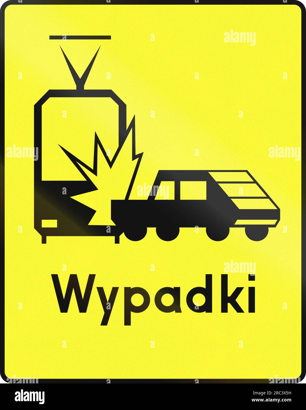 Cartello segnaletico stradale polacco: Pericolo di incidenti con il tram. Wypadki significa incidenti. Foto Stock
