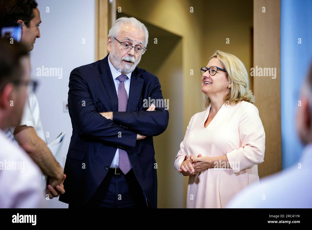 Berlino, Deutschland. 12 luglio 2023. (RL) Conferenza stampa sul tema "prospettive con l'America Latina e i Caraibi: Insieme per il cambiamento ecologico e la giustizia sociale" con Svenja Schulze, ministro federale della cooperazione e dello sviluppo economico, e Roberto Jaguaribe, ambasciatore del Brasile e portavoce dei paesi dell'America Latina a Berlino. Berlino, 12 luglio 2023. Credito: dpa/Alamy Live News Foto Stock