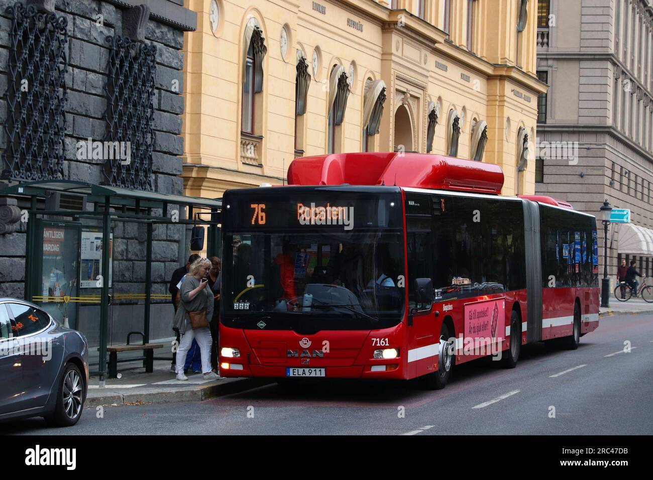 STOCCOLMA, SVEZIA - 24 AGOSTO 2018: Autobus urbano articolato MAN a Stoccolma, Svezia. Gli autobus sono gestiti da SL, Storstockholms Lokaltrafik (Greater Foto Stock