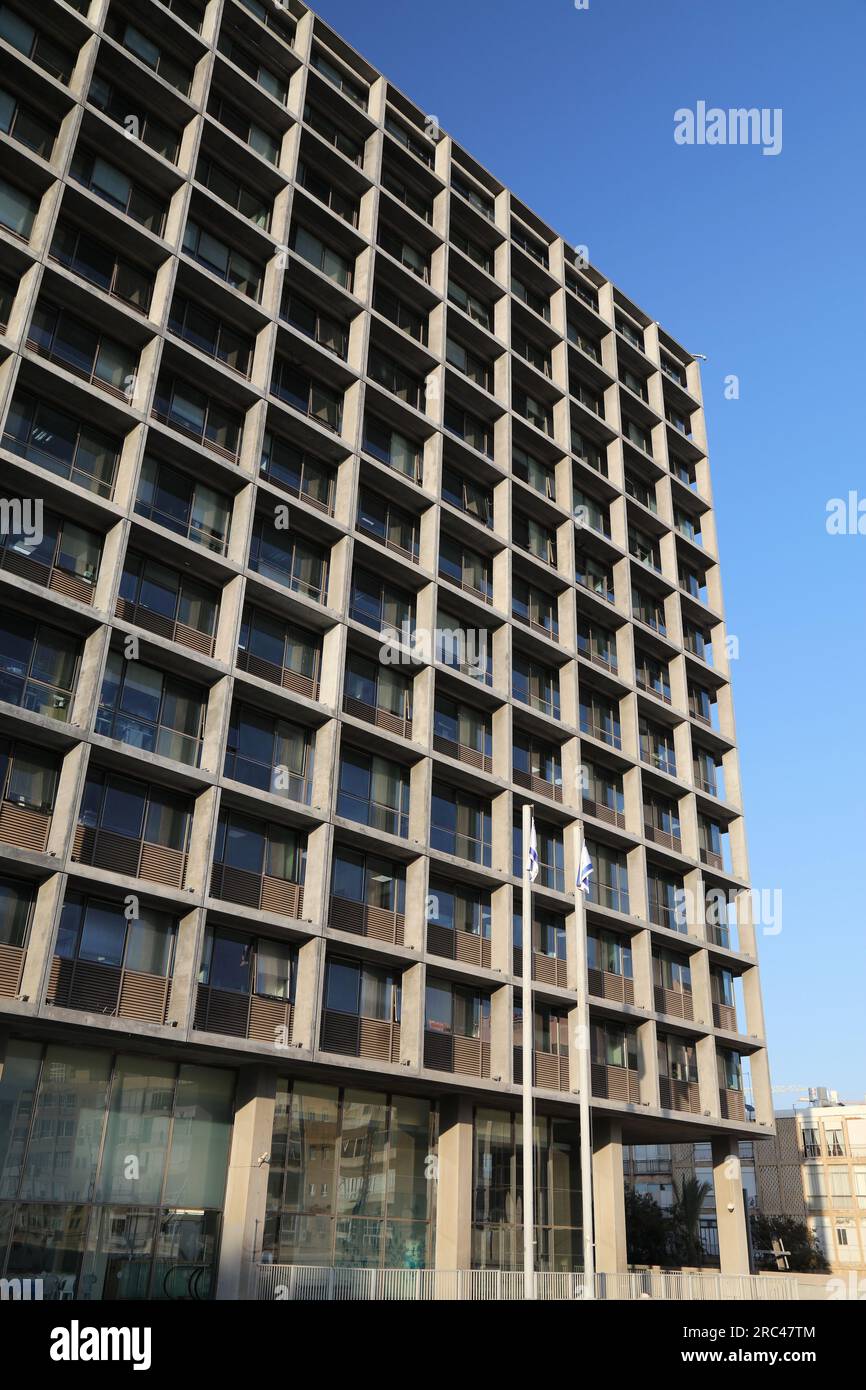 TEL AVIV, ISRAELE - 3 NOVEMBRE 2022: Edificio del municipio in Piazza Rabin di Tel Aviv, Israele. Tel Aviv è il centro economico e tecnologico di Isra Foto Stock