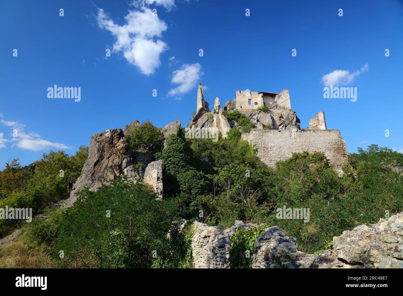 Rovine del castello a Durnstein, Austria. Punto di riferimento della regione di Wachau. Foto Stock
