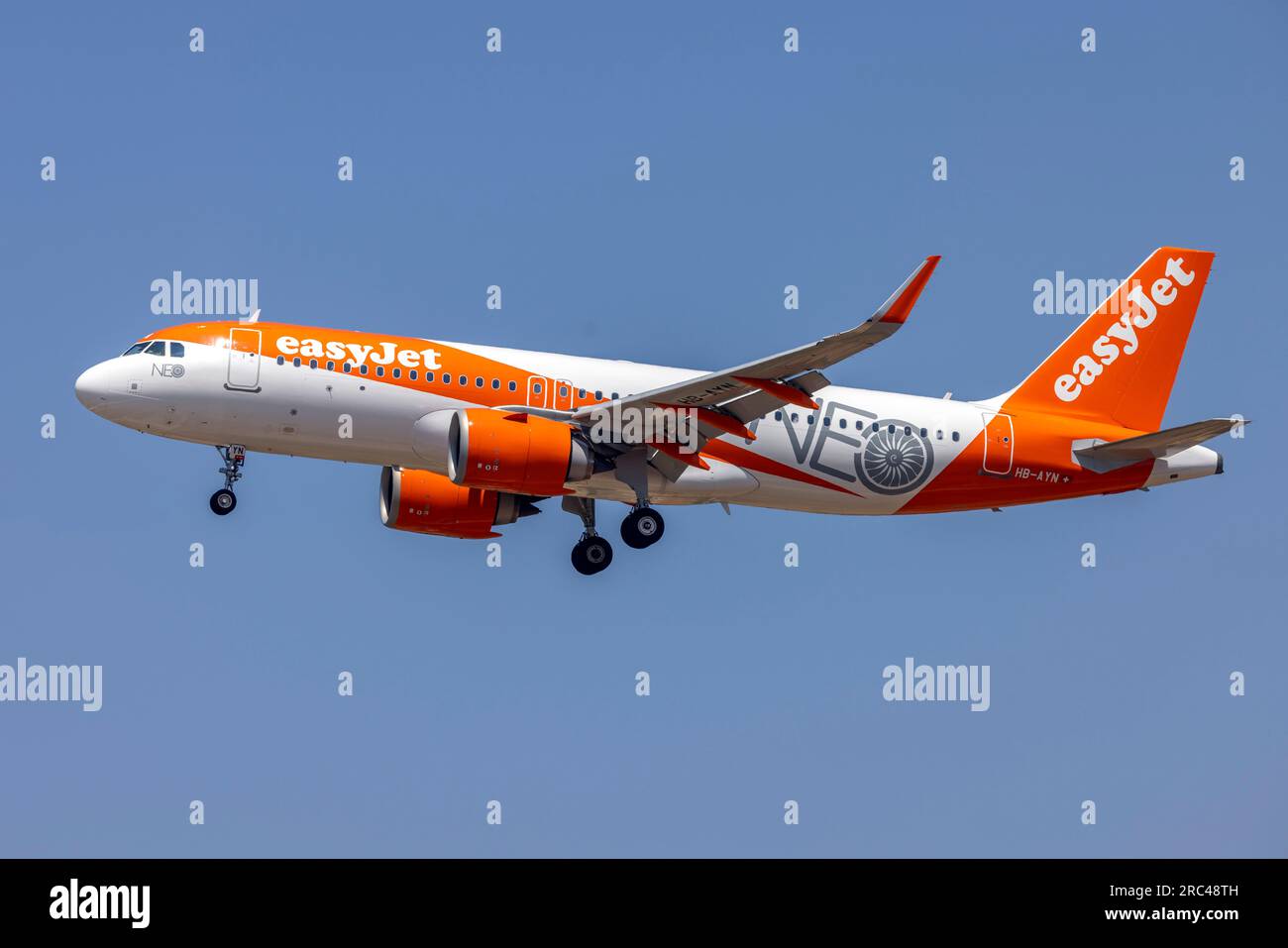 EasyJet Switzerland Airbus A320-251N (REG: HB-AYN) con il logo Airbus NEO. Foto Stock