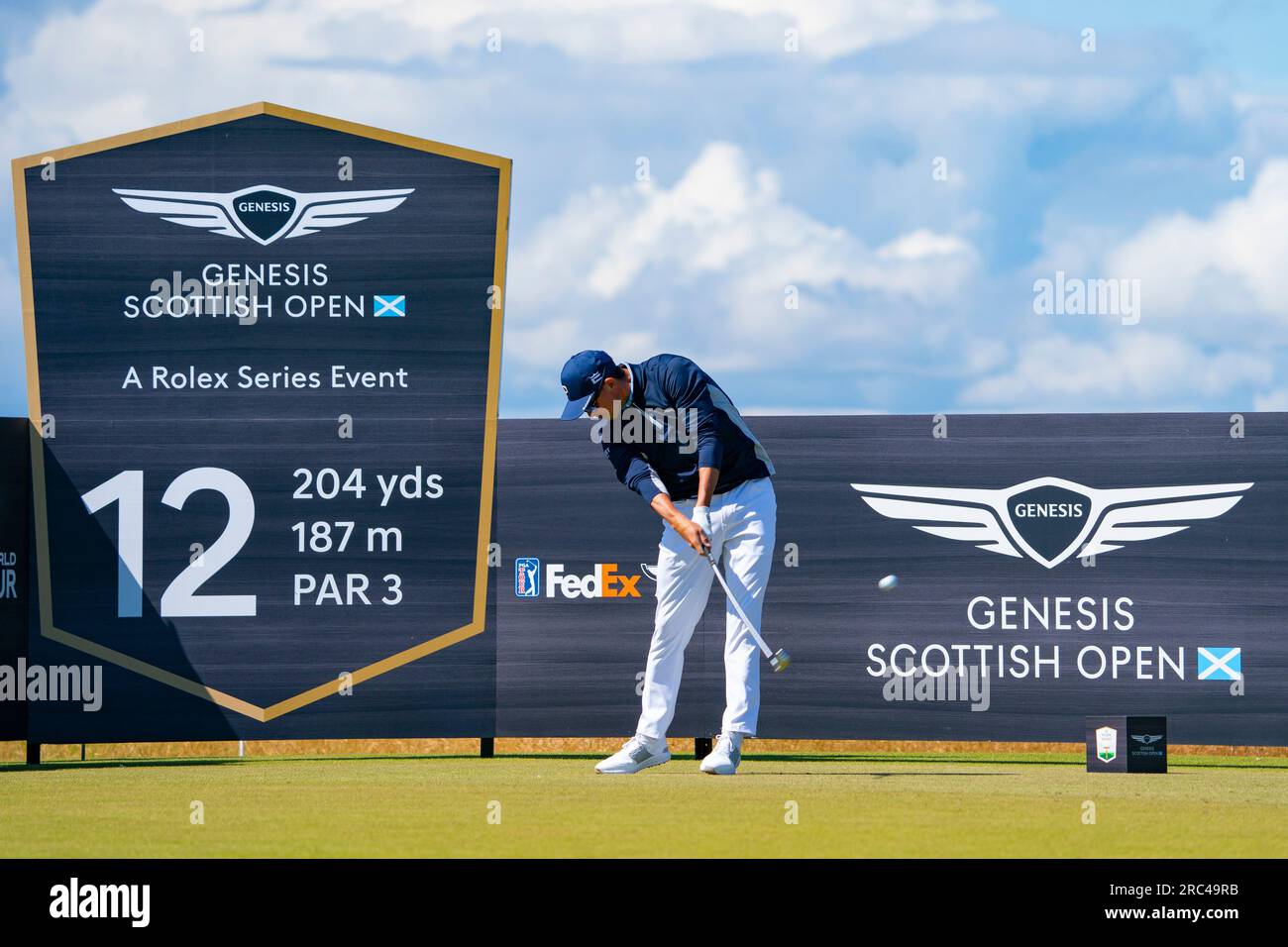 North Berwick, East Lothian, Scozia, Regno Unito. 12 luglio 2023. Rickie Fowler guida alla dodicesima buca del Genesis Scottish Open al Renaissance Club di North Berwick. Iain Masterton/Alamy Live News Foto Stock