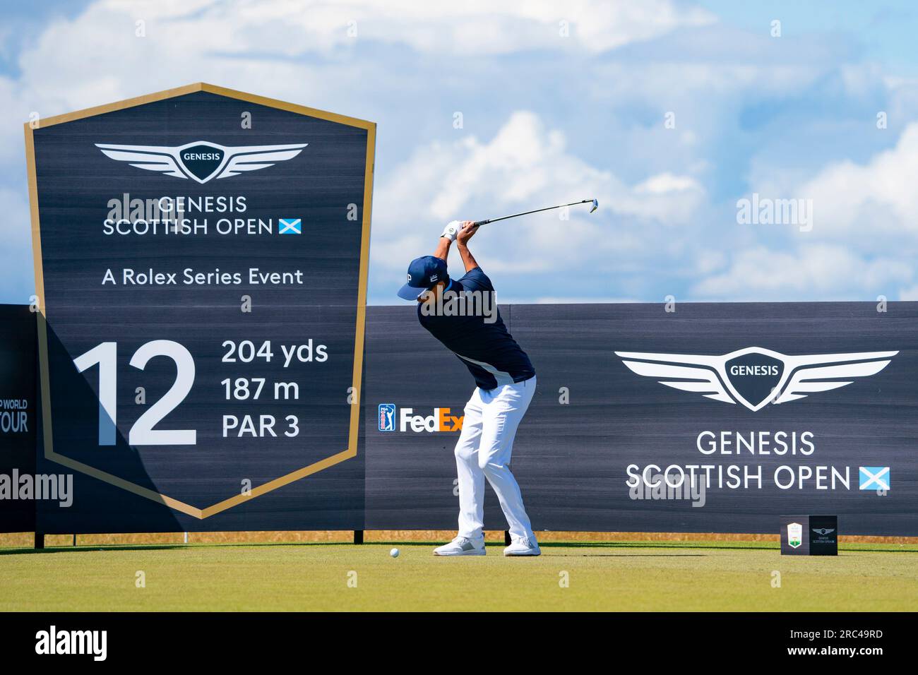 North Berwick, East Lothian, Scozia, Regno Unito. 12 luglio 2023. Rickie Fowler guida alla dodicesima buca del Genesis Scottish Open al Renaissance Club di North Berwick. Iain Masterton/Alamy Live News Foto Stock